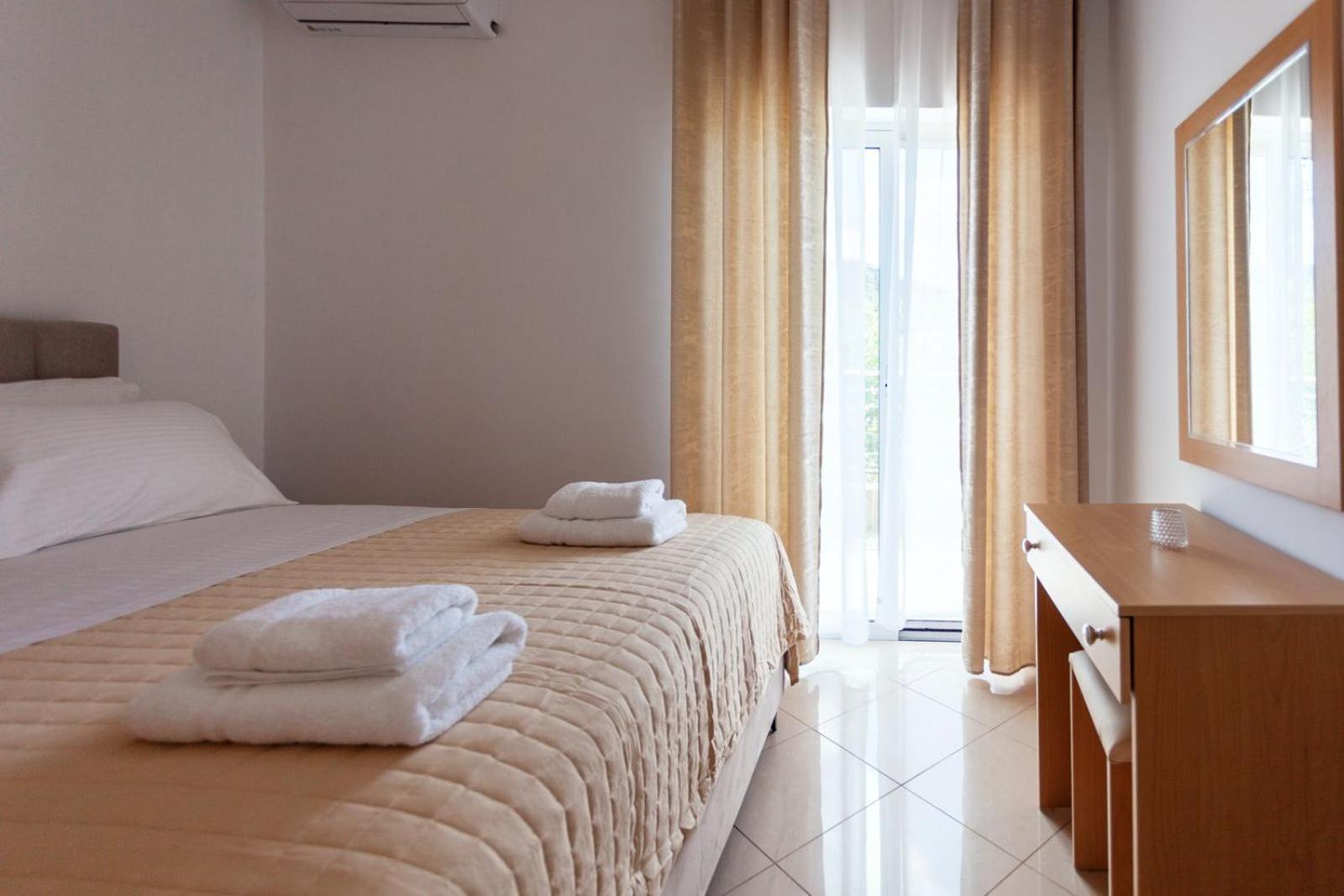 Zacharias Apartments Himare Buitenkant foto
