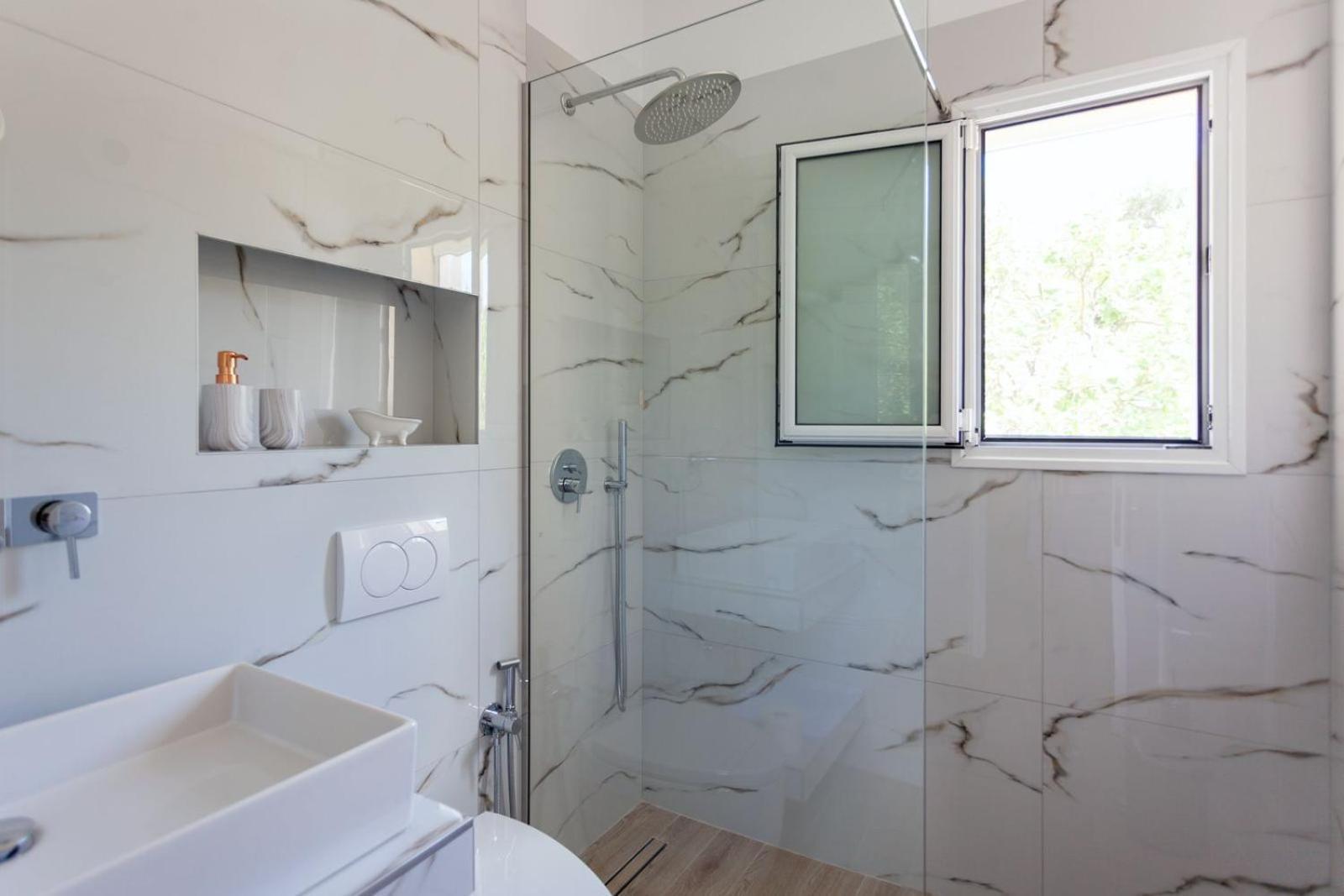 Zacharias Apartments Himare Buitenkant foto