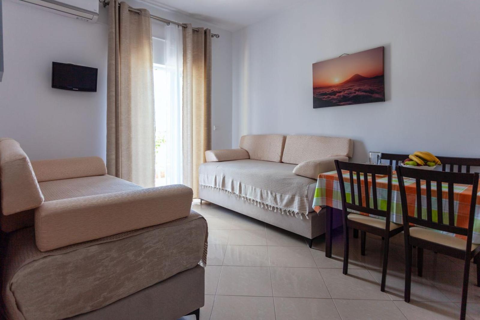 Zacharias Apartments Himare Buitenkant foto