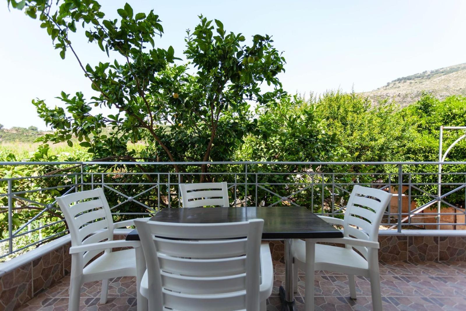Zacharias Apartments Himare Buitenkant foto