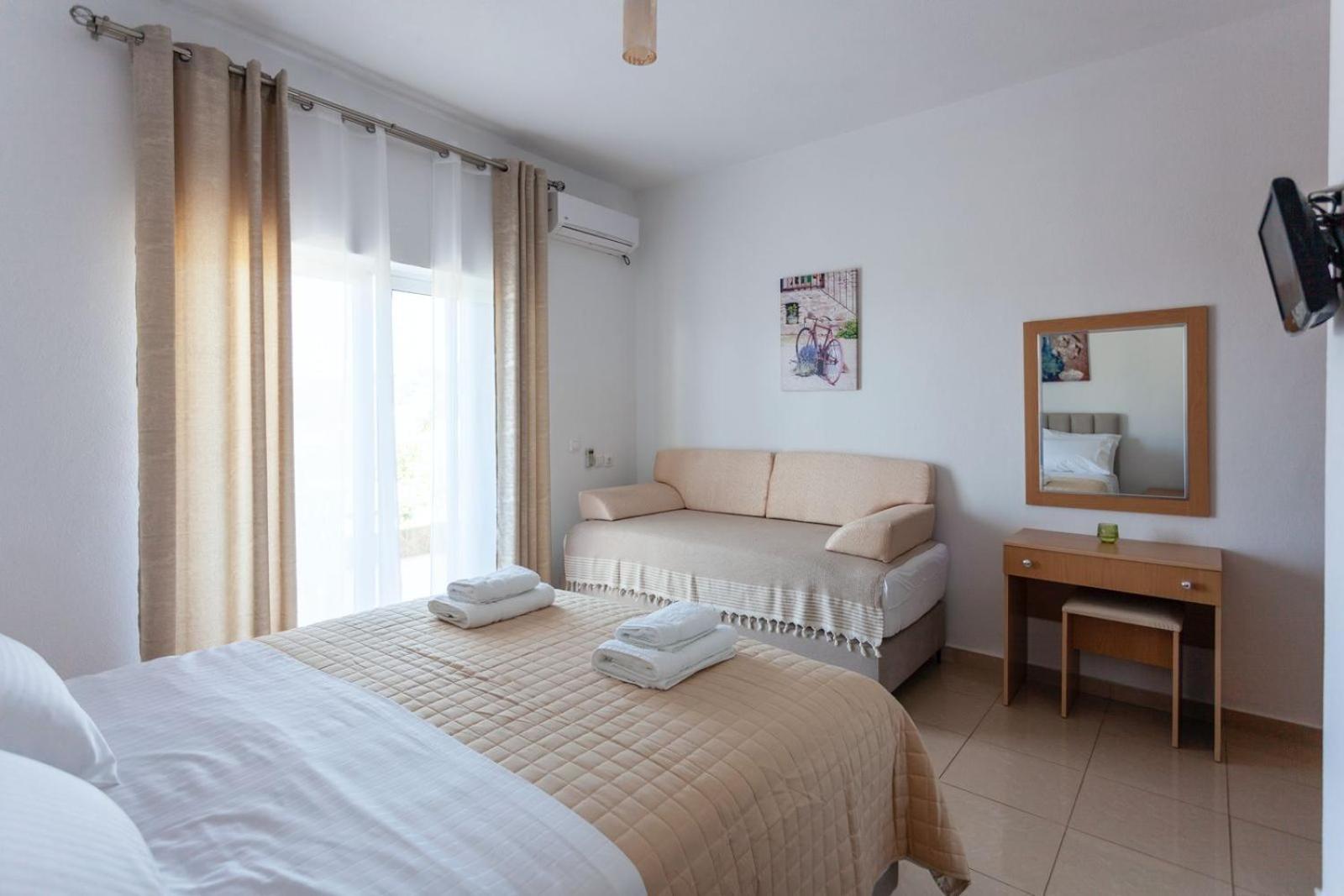 Zacharias Apartments Himare Buitenkant foto