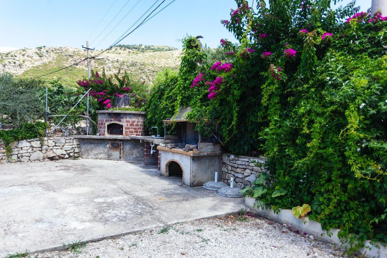 Zacharias Apartments Himare Buitenkant foto