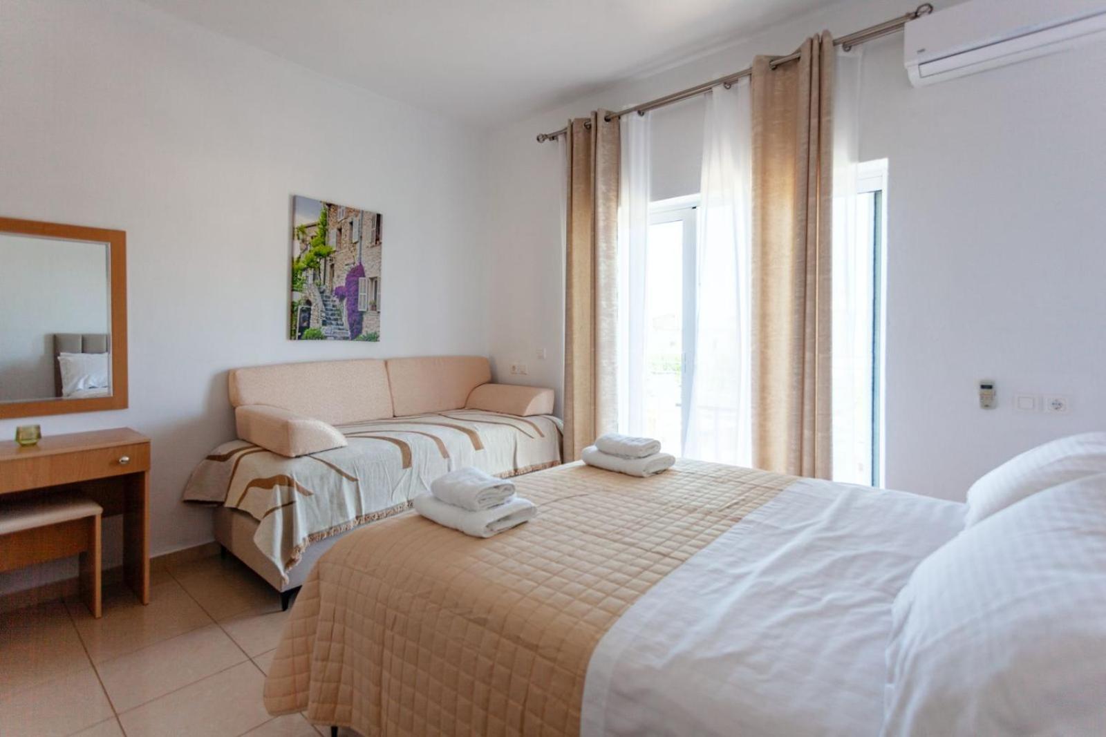 Zacharias Apartments Himare Buitenkant foto